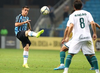 Pela volta dos gols, Ramiro pede Grêmio menos ansioso em campo