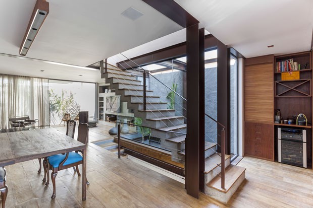 Casa de 173 m² em São Paulo tem arquitetura contemporânea e estruturas metálicas aparentes (Foto: Tuca Reinés)