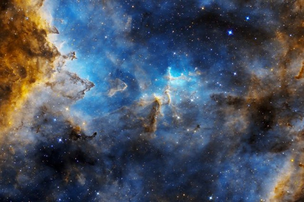 'O Centro da Nebulosa do Coração' - Menção honrosa na categoria Estrelas e Nebulosas — Foto: PÉTER FELTÓTI/BBC