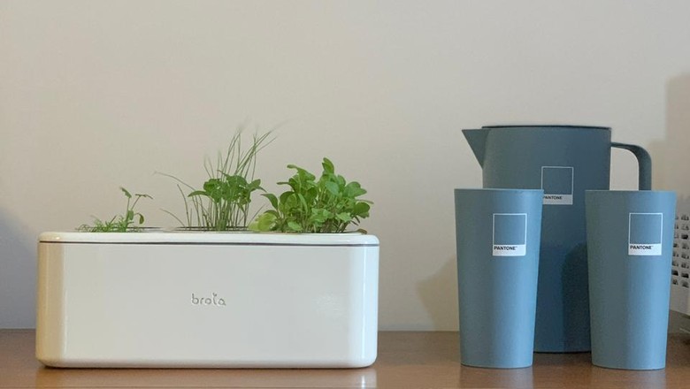 Horta inteligente da Brota: feita material reciclado, com design minimalista  (Foto: Divulgação/Brota)