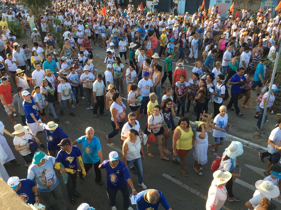 Milhares de pessoas acompanham a Caminhada por Maria (Foto: Wânnyfer Monteiro)