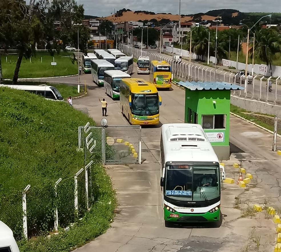 Motoristas de ônibus intermunicipais cancelam viagens no RN e aderem a  protesto contra aumento do diesel | Rio Grande do Norte | G1