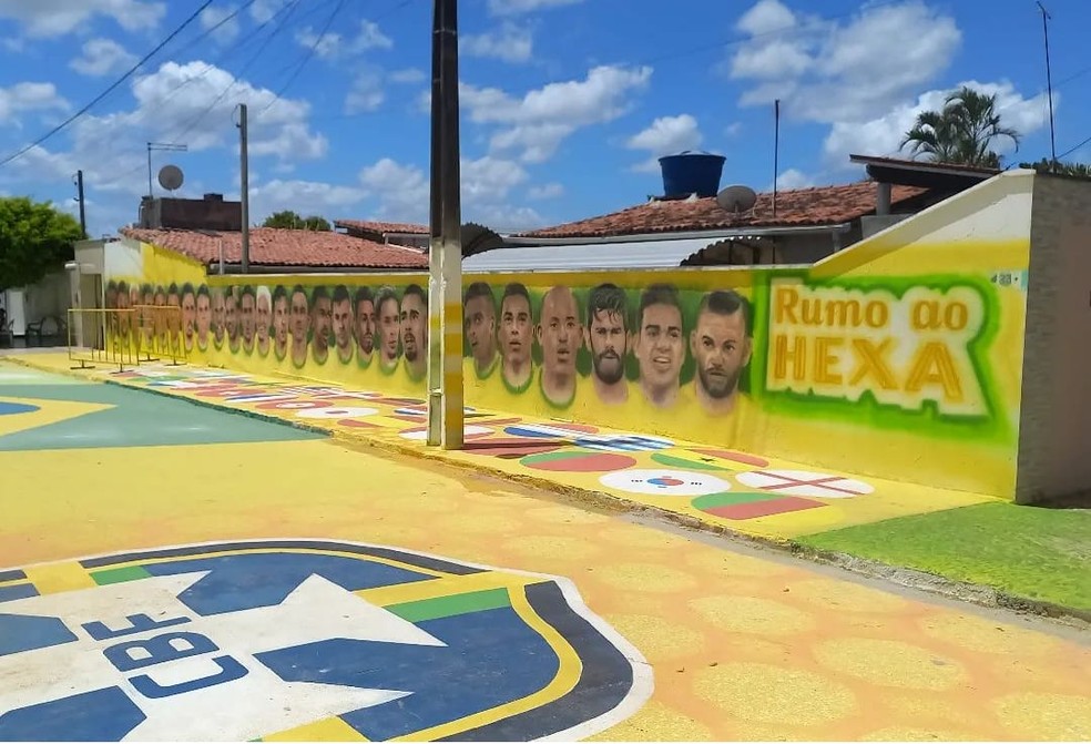Mural com rostos dos jogadores da seleção brasileira em Macaíba, na Grande Natal. — Foto: Cedida
