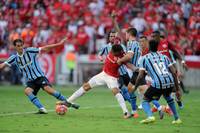 Históricos no Grêmio, Geromel e Kannemann encerram parceria no Gre-Nal; confira estatísticas.