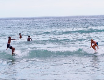 Crianças surfistas em Maresias (Foto: Danilo Sardinha/GloboEsporte.com)