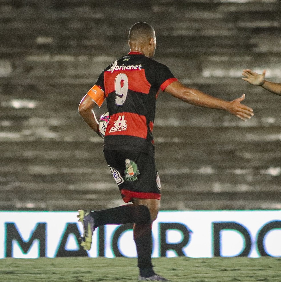 Olávio é o artilheiro do Campinense na temporada, com 15 gols em 24 jogos — Foto: Samy Oliveira / Campinense