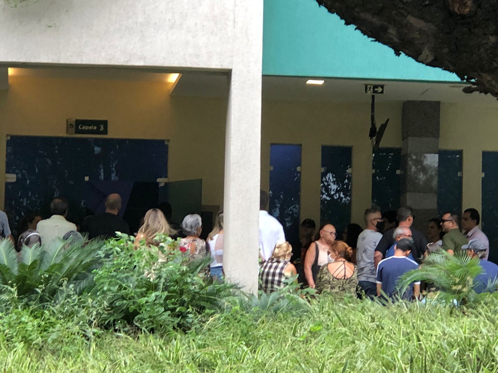 Corpo de farmacêutico morto em assalto na Tijuca é sepultado no Rio