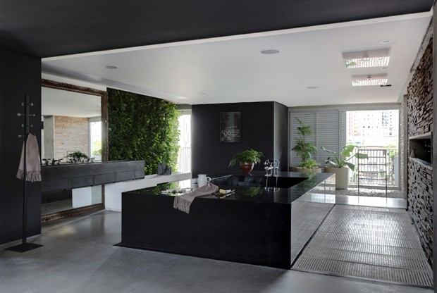 Cobertura de 650 m² tem décor industrial em edifício de design assinado (Foto:  Marco Antonio/divulgação)