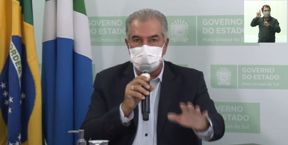 Governador Reinaldo Azambuja (PSDB) anunciou a prorrogação da suspensão das aulas presenciais até 31 de julho — Foto: Reprodução/G1MS