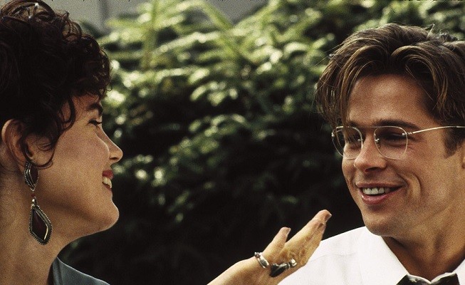 Elizabeth McGovern e Brad Pitt em Um Favor Indecente, de 1994 (Foto: Divulgação)