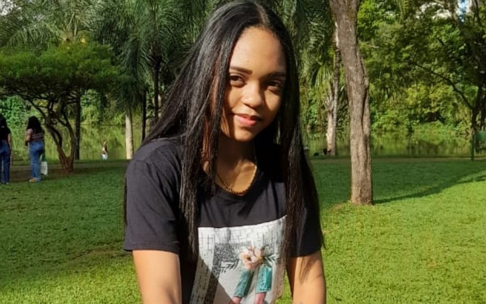 Pai pede ajuda para encontrar filha desaparecida, Derika Pablinne, em Goiânia, Goiás  — Foto: Arquivo pessoal