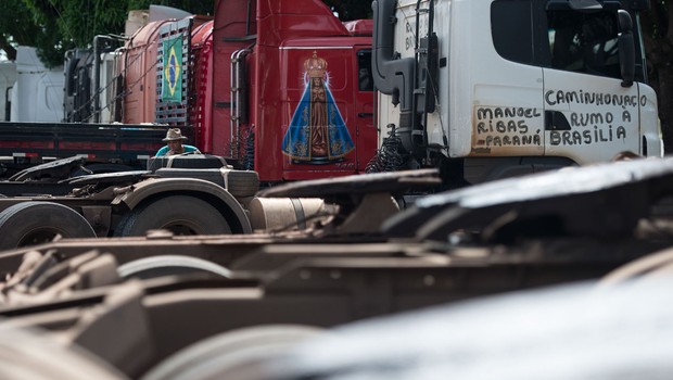 Caminhoneiros ; caminhões transportam carga ; transporte de carga ; logística ;  (Foto: Marcelo Camargo/Agência Brasil)