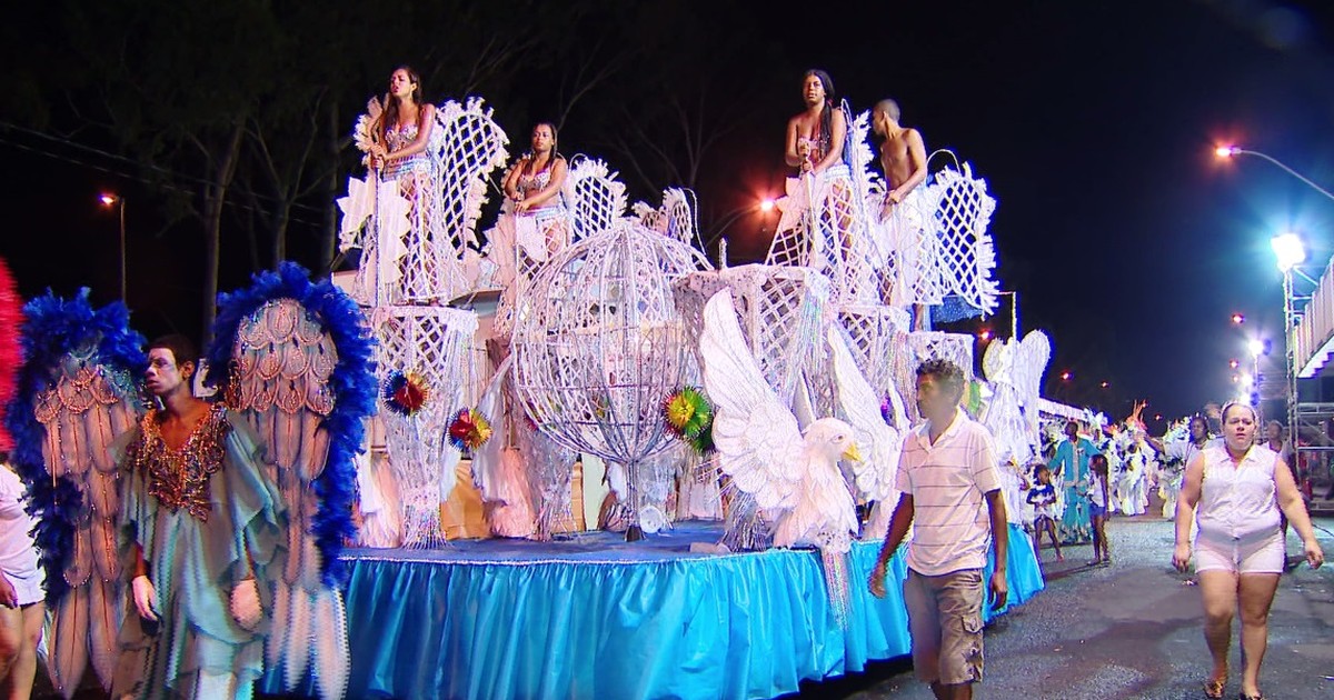 G1 - Escola de princesas em Uberlândia supera expectativas de