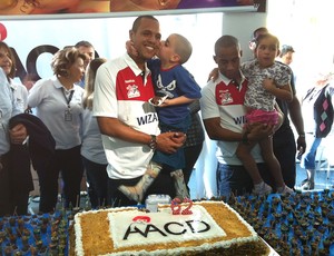 Luis Fabiano se diz preocupado com lesões e promete ter cuidado especial
