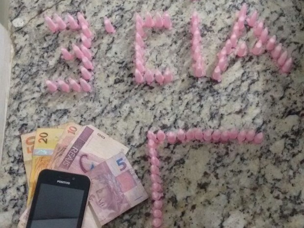Cocaína foi apreendida com homem em Bauru  (Foto: Polícia Militar/ Divulgação)