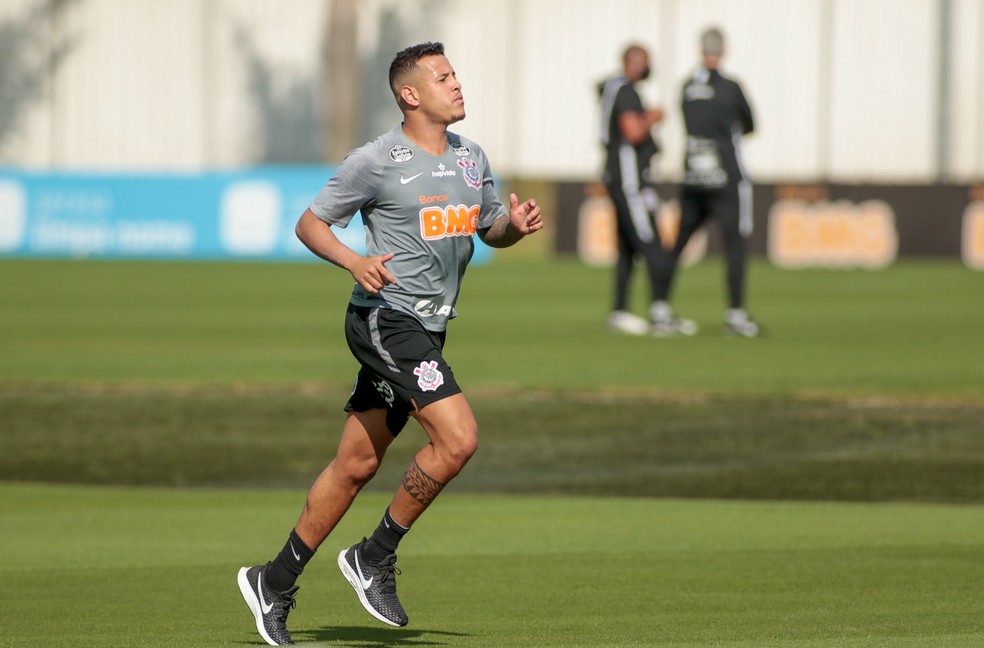 Sidcley durante treino no CT do Corinthians — Foto: Rodrigo Coca/Ag. Corinthians