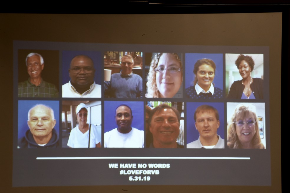 Autoridades divulgam imagem das 12 pessoas que morreram apÃ³s assassino abrir fogo em um prÃ©dio governamental em Virginia Beach, nesta sexta-feira (31) â€” Foto: Eric BARADAT / AFP