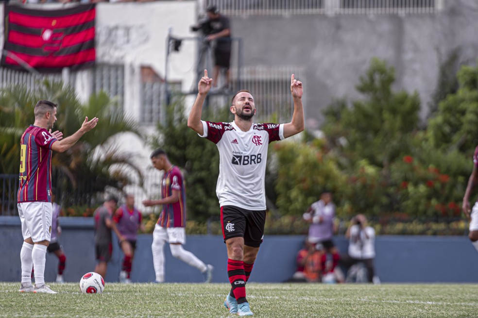 Everton Ribeiro comemora gol contra o Madureira pelo Flamengo — Foto: Paula Reis/Flamengo