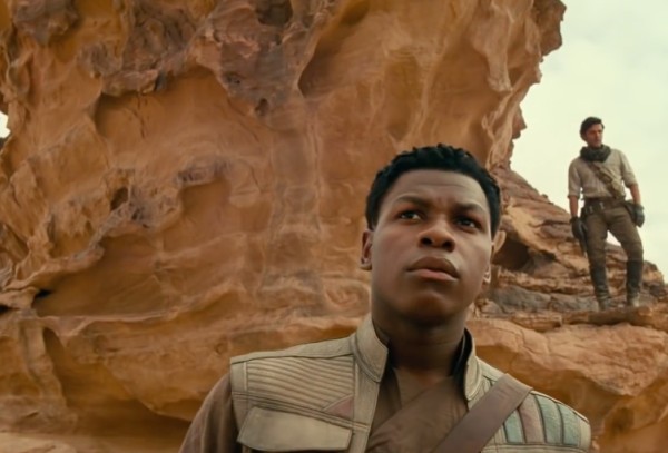 John Boyega em cena de Star Wars: Episódio IX - A Ascensão Skywalker (Foto: Reprodução)