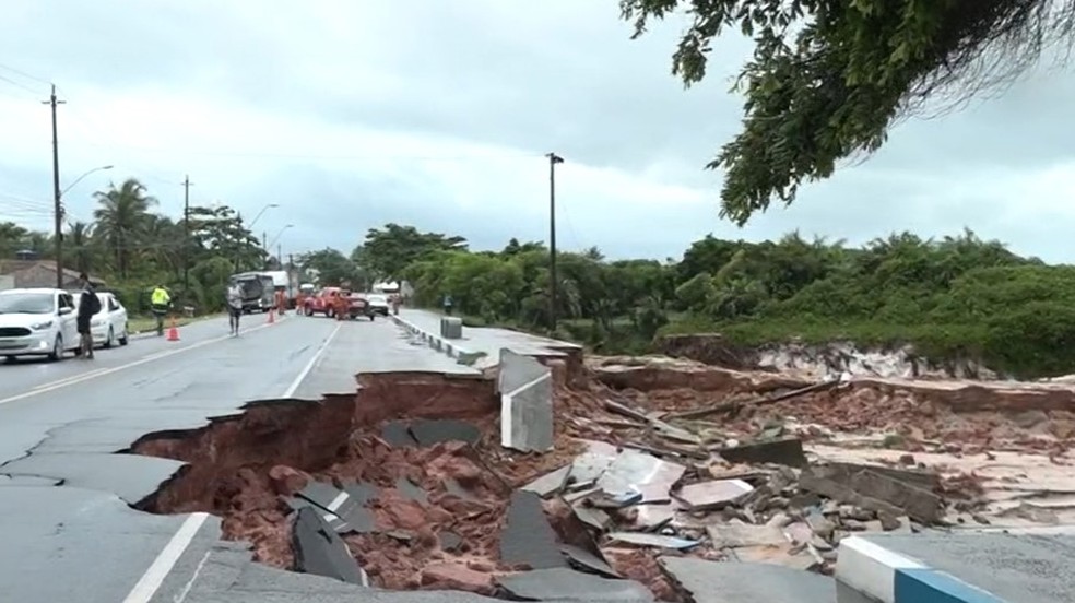 BR-367, trecho em Santa Cruz Cabrália — Foto: TV Santa Cruz