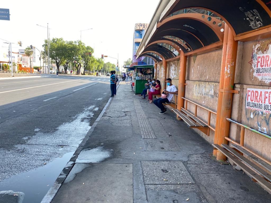Terceiro dia de greve tem dois ônibus circulando em Teresina; Justiça determinou 80% da frota em horário de pico