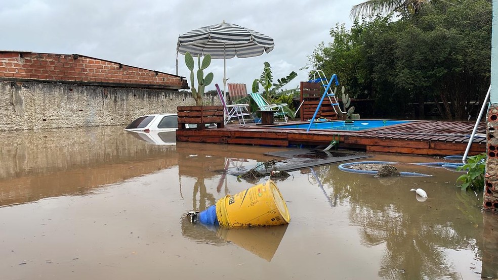 Chuva causa alagamentos em Salto (SP) — Foto: Diogo Nolasco/TV TEM