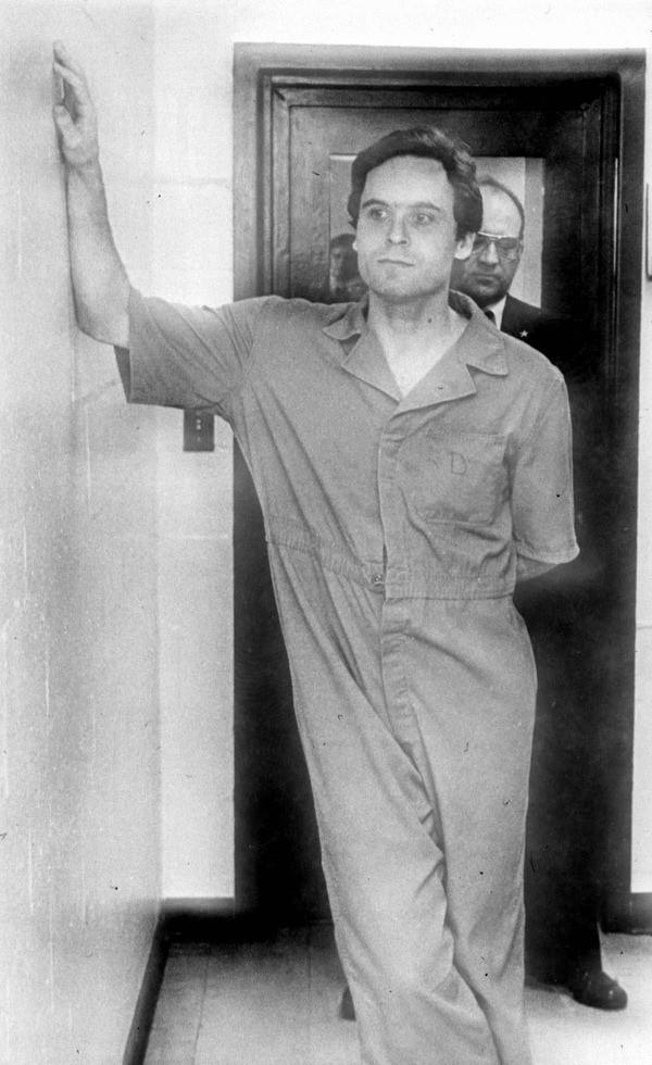 Bundy em Tallahassee durante sua acusação de homicídio triplo, julho de 1978 (Foto: Arquivos do estado da Flórida)