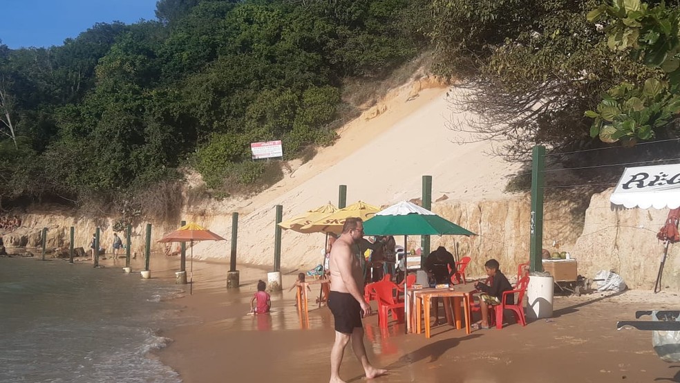 Morro do Careca, em Natal, sofre com erosão de duna — Foto: Sérgio Henrique Santos/Inter TV Cabugi