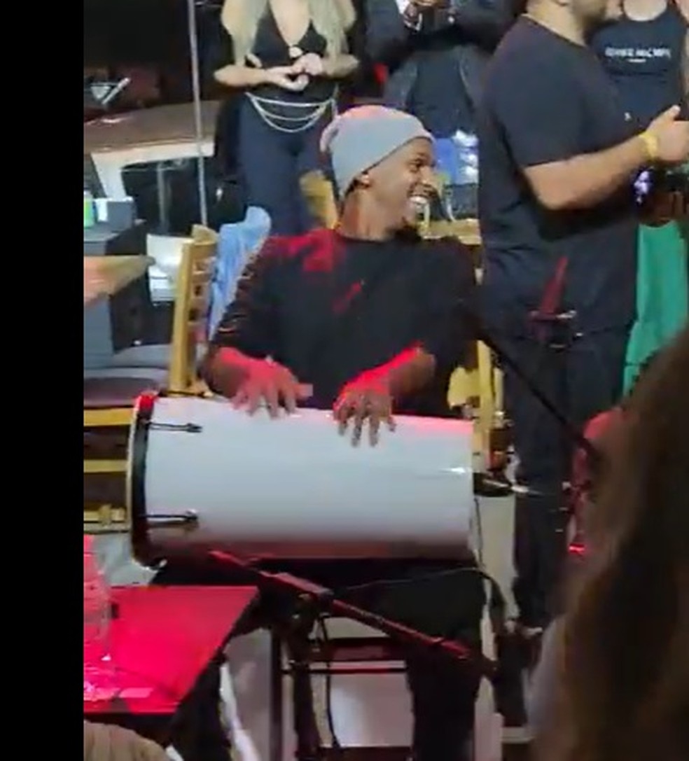 Atacante Jô se divertia em pagode durante derrota para o Cuiabá