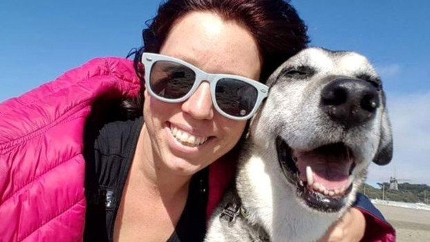 Um de seus primeiros passos para deixar as drogas foi adotar um animal de estimação - o Rockdog (Foto: Kristy Ehrlich)