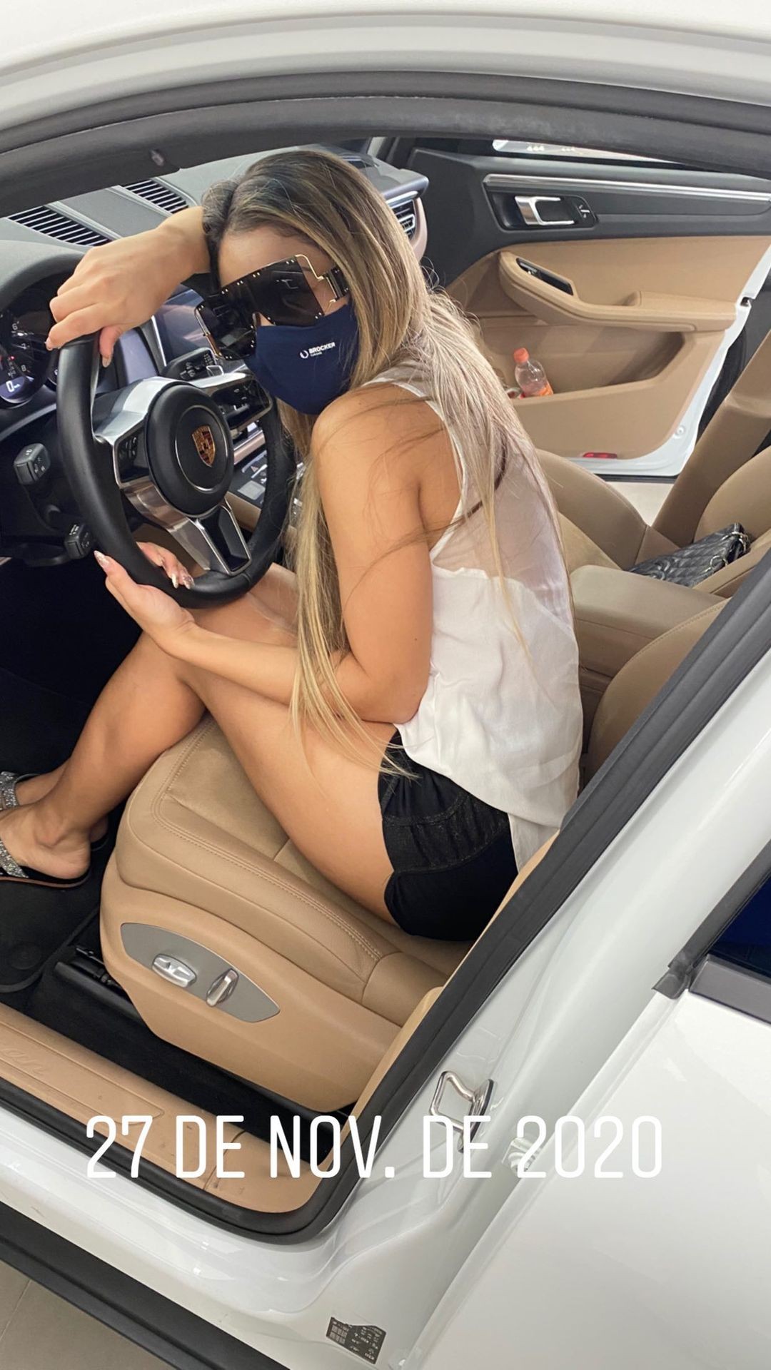 Lexa se presenteia com carro de luxo que pode custar mais de R$ 500 mil (Foto: Reprodução/Instagram)