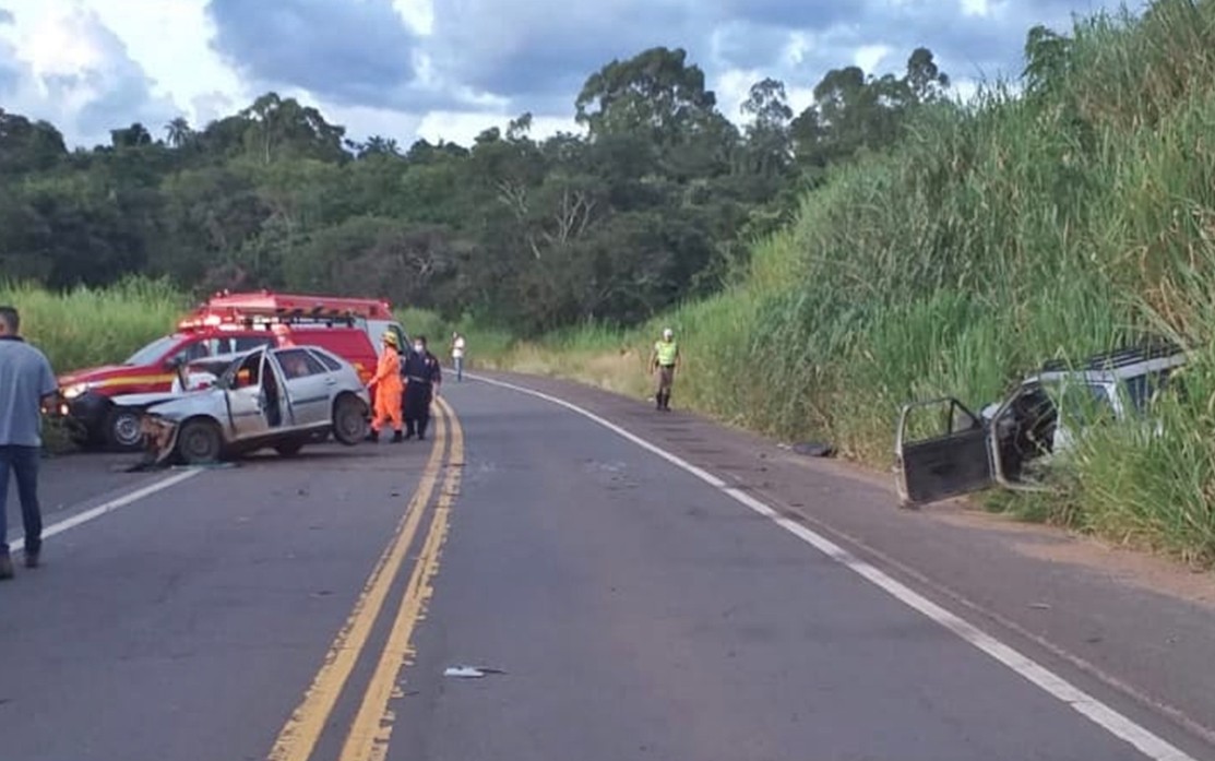 Duas mulheres morrem e três pessoas ficam feridas em acidente na MGC-491, em Monte Santo de Minas, MG