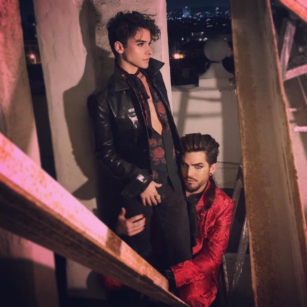 Adam Lambert e Javi Costa Polo (Foto: Reprodução/Instagram)
