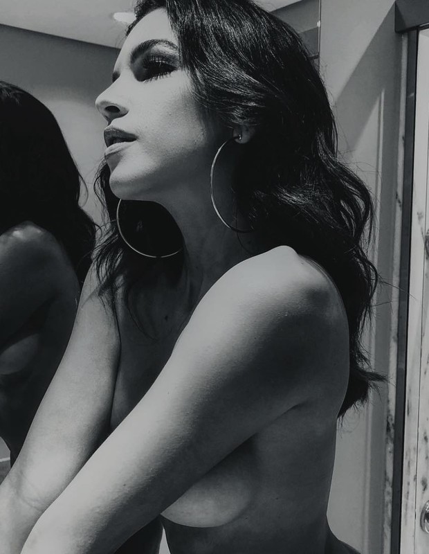 Hot! Mariana Rios arrasa em foto sexy de topless - Quem | QUEM News