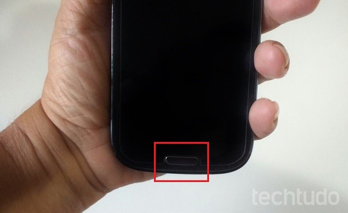 Botão "Home" fica abaixo da tela do Samsung Galaxy S3 (Foto: Isabela Giantomaso/TechTudo)