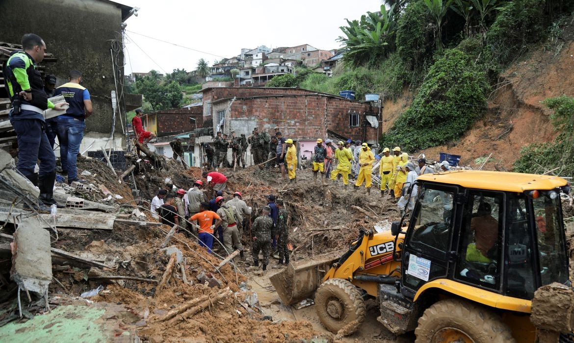 Chuva em Pernambuco  fez 79 vítimas até o momento (Foto: Reuters/Diego Nigro)