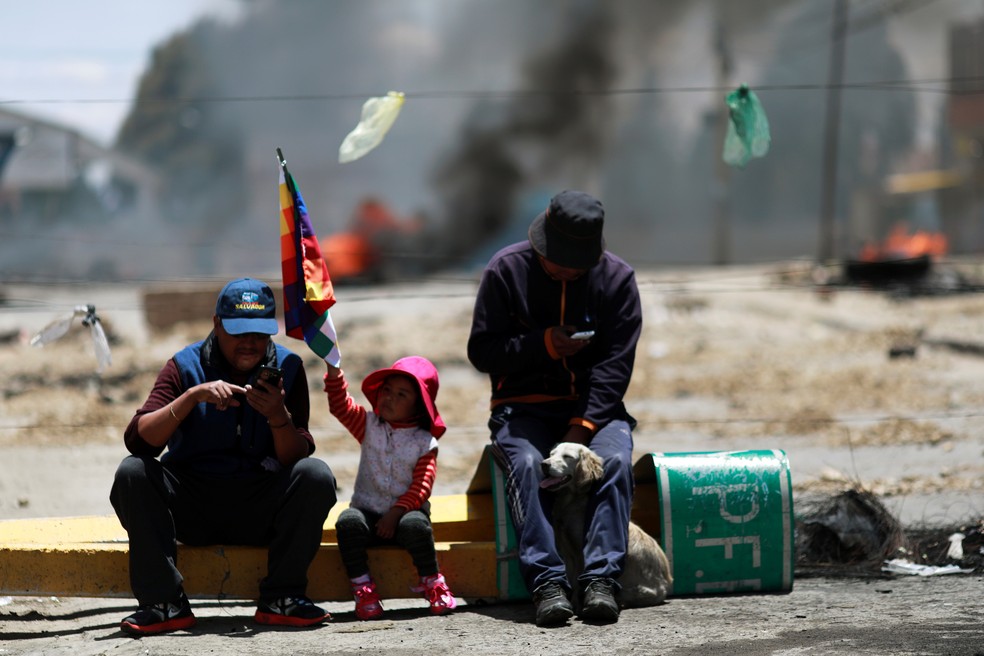 Apoiadores do ex-presidente da Bolívia, Evo Morales, participam de protesto em El Alto, perto de La Paz — Foto: Reuters/Henry Romero