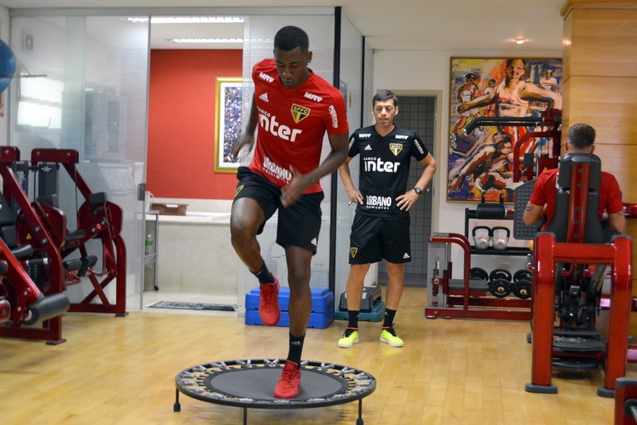 São Paulo faz treino físico e completa atividades desta terça-feira no CT da Barra Funda