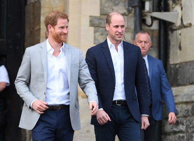 Os príncipes Harry e William saudaram o público em Windsor (Foto: Getty Images)