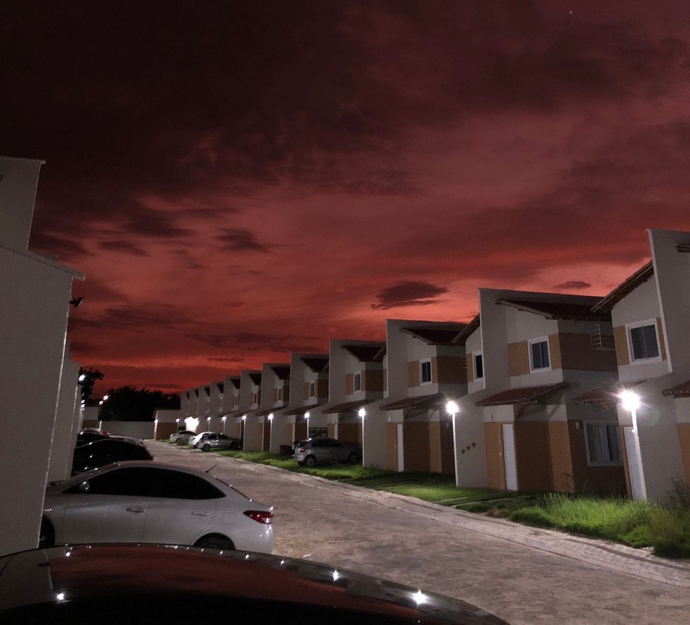 Céu amanhece com tons vermelhos no Piauí após a chegada de cinzas de erupção vulcânica no oceano Pacífico — Foto: Reprodução/David Cristiano