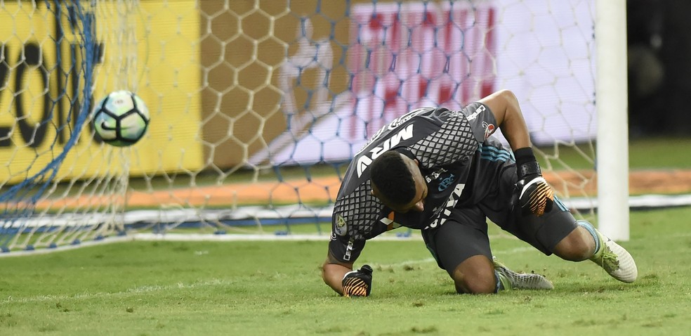 Bola de um lado, Muralha do outro: Cruzeiro converteu as cinco cobranças na decisão (Foto: André Durão / GloboEsporte.com)