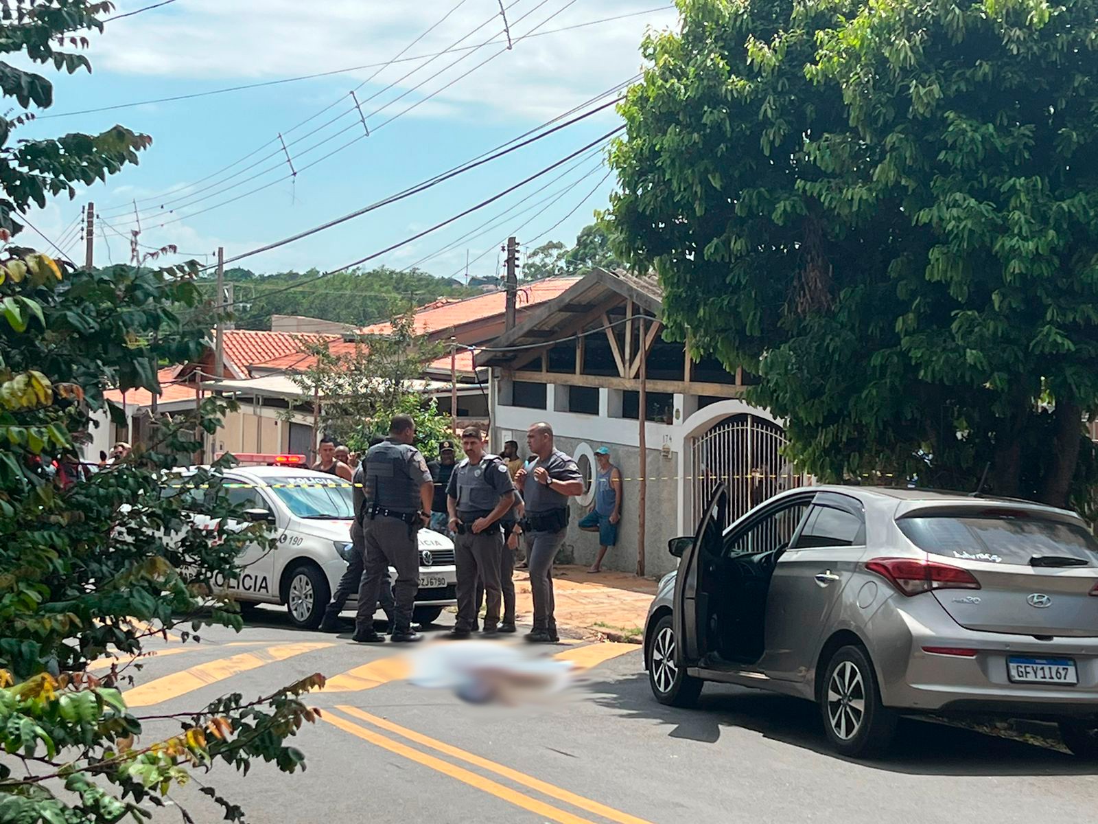 Homem morre baleado em frente a escola em Campinas