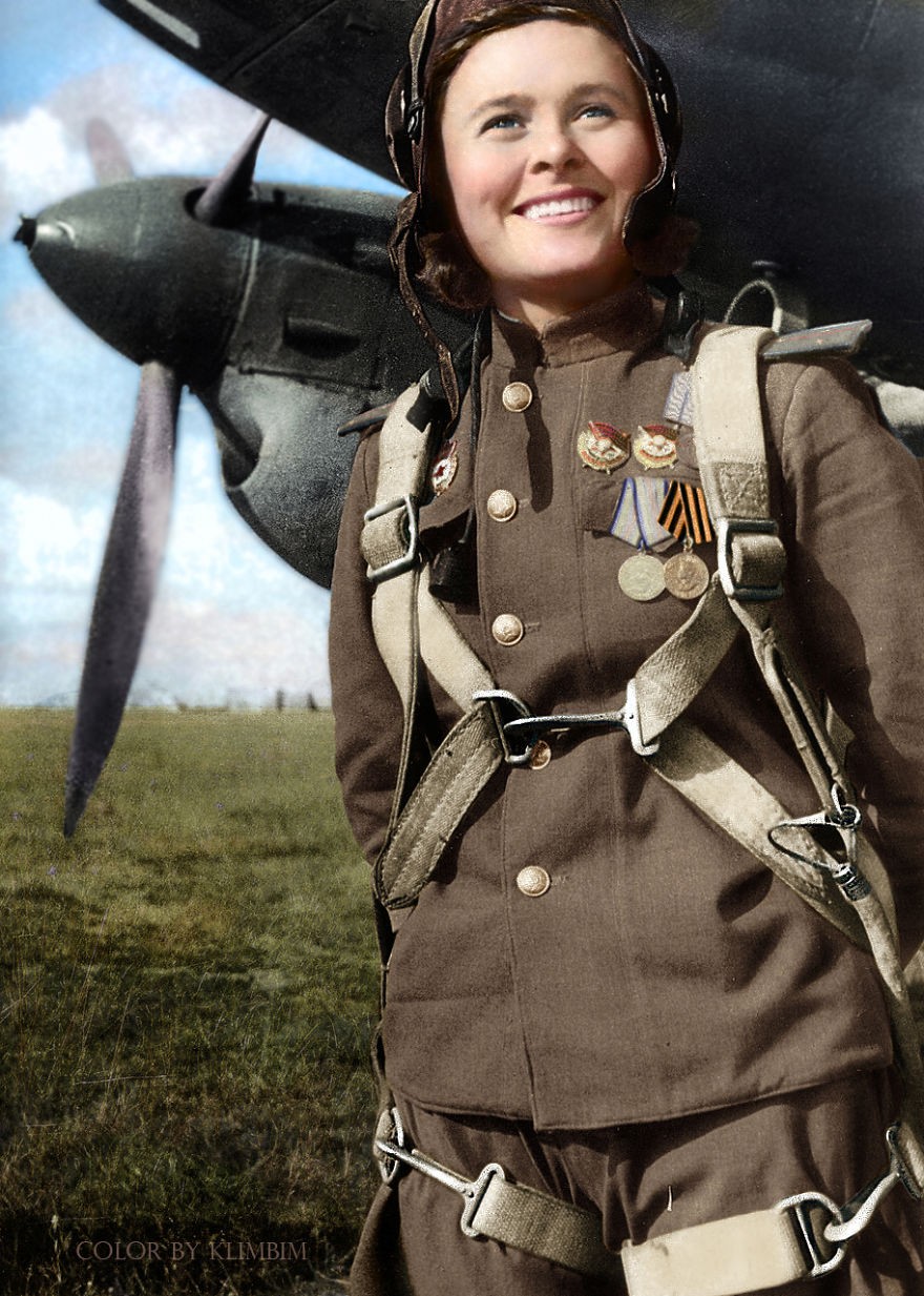 Pilota Maria Dolina, uma das heroínas da Segunda Guerra, em 1945 (Foto: Reprodução)