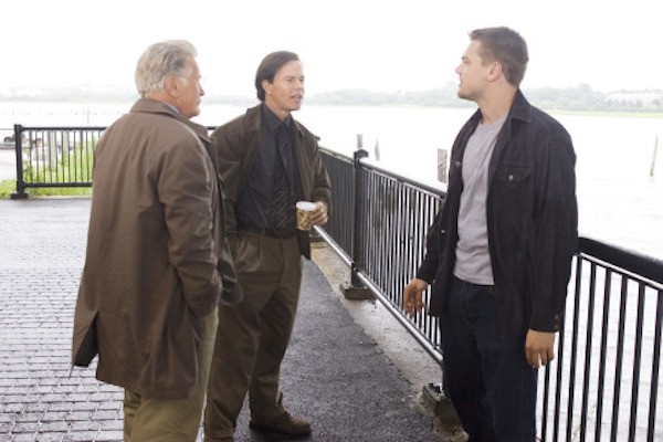 Leonardo DiCaprio, Martin Sheen e Mark Wahlberg em cena de Os Infiltrados (2006) (Foto: Reprodução)