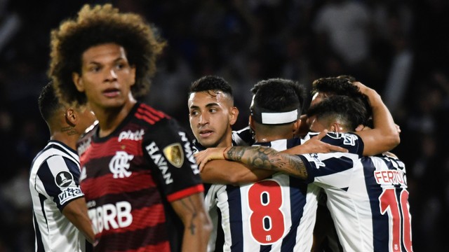 Arão fez gol contra em Talleres x Flamengo pela Libertadores