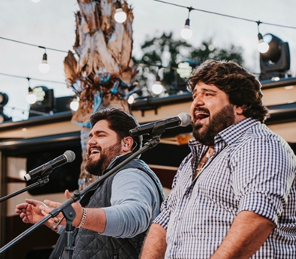 César Menotti & Fabiano fazem live com o Trio Parada Dura — Foto: Reprodução/Instagram