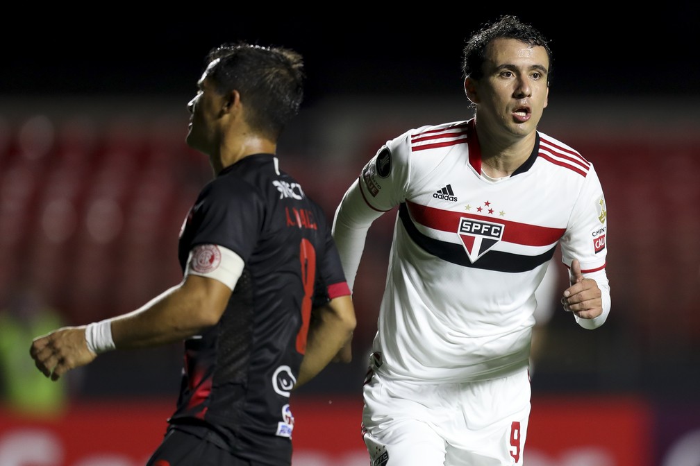 Pablo comemora o primeiro gol do São Paulo — Foto: Staff Images / CONMEBOL