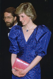 Em 1986, exalando o glamour da década na première de Othello em Londres     