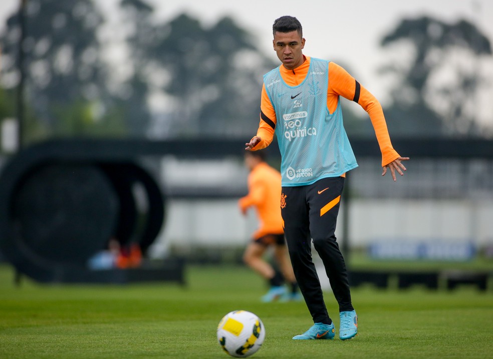 Sem Maycon e Paulinho, Cantillo deve assumir a posição: veja o que Vítor Pereira espera do jogador