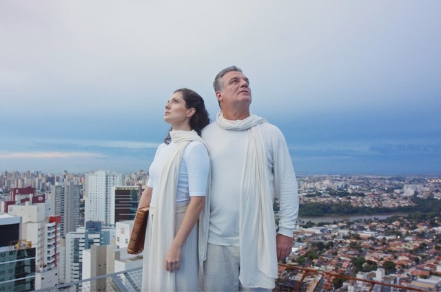 Adriano Garib e Raquel Sant’Anna em 'O céu sobre Londrina' (Foto: Divulgação)
